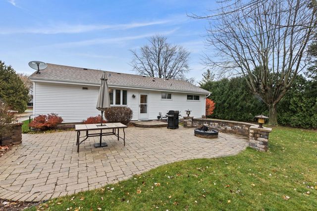 N54W14225 Van Buren DRIVE, Menomonee Falls, WI 53051