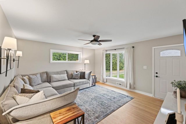 N54W14225 Van Buren DRIVE, Menomonee Falls, WI 53051