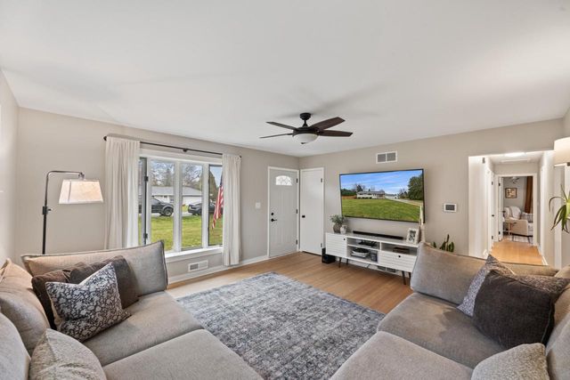 N54W14225 Van Buren DRIVE, Menomonee Falls, WI 53051