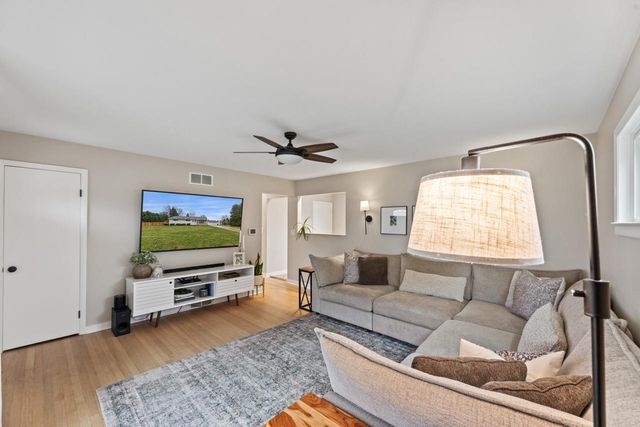 N54W14225 Van Buren DRIVE, Menomonee Falls, WI 53051