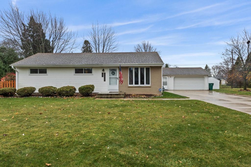 N54W14225 Van Buren DRIVE, Menomonee Falls, WI 53051