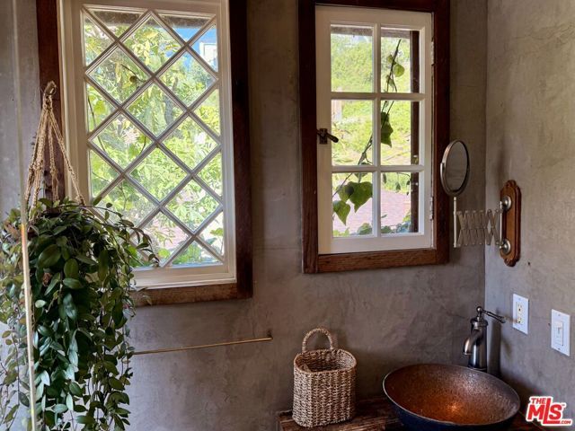 2566 Verbena Drive, Los Angeles, CA 90068