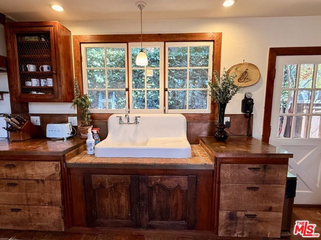 2566 Verbena Drive, Los Angeles, CA 90068