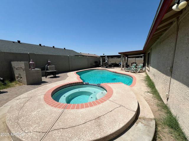 8007 W TUCKEY Lane, Glendale, AZ 85303