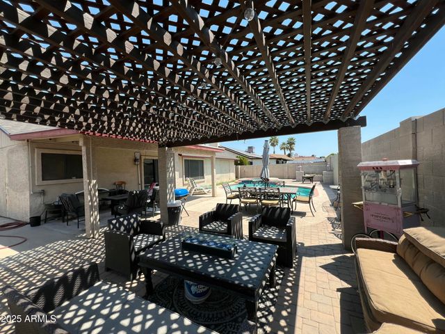 8007 W TUCKEY Lane, Glendale, AZ 85303