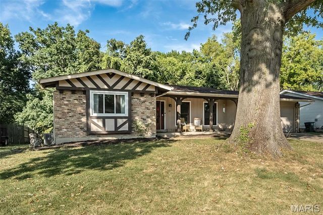 21 San Carlos Drive, St Charles, MO 63303