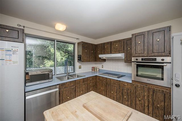 21 San Carlos Drive, St Charles, MO 63303