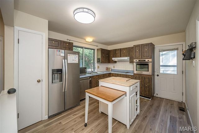 21 San Carlos Drive, St Charles, MO 63303