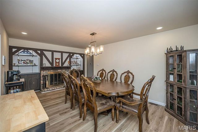 21 San Carlos Drive, St Charles, MO 63303
