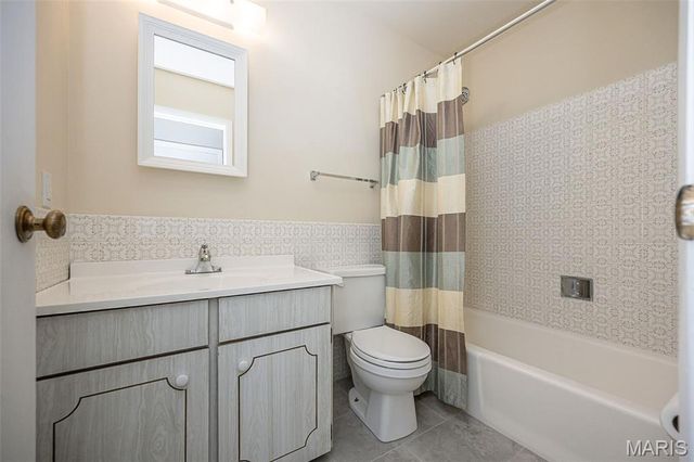 21 San Carlos Drive, St Charles, MO 63303