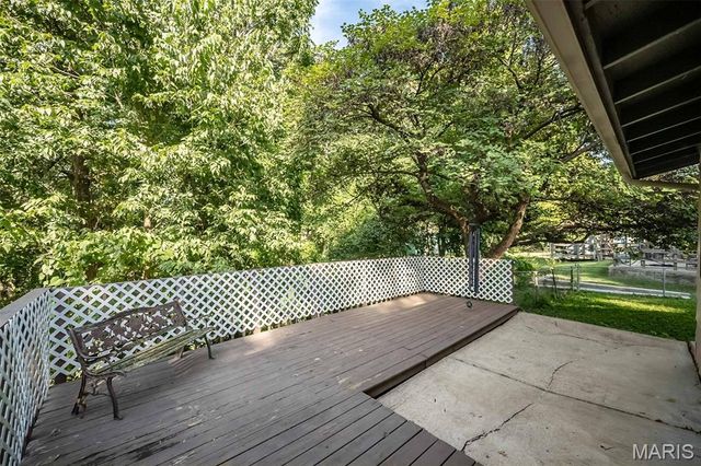 21 San Carlos Drive, St Charles, MO 63303