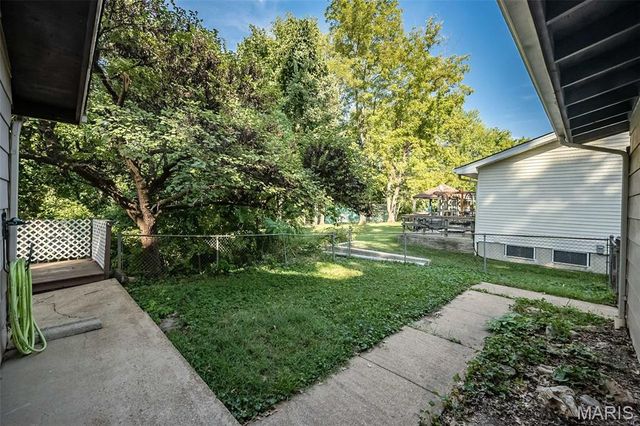 21 San Carlos Drive, St Charles, MO 63303