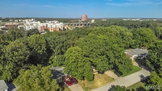 21 San Carlos Drive, St Charles, MO 63303