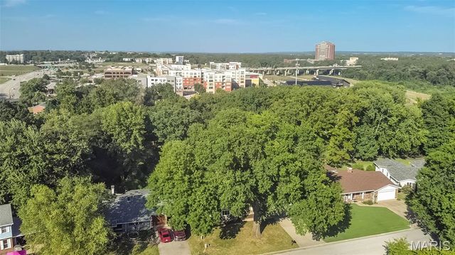 21 San Carlos Drive, St Charles, MO 63303