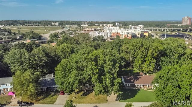 21 San Carlos Drive, St Charles, MO 63303