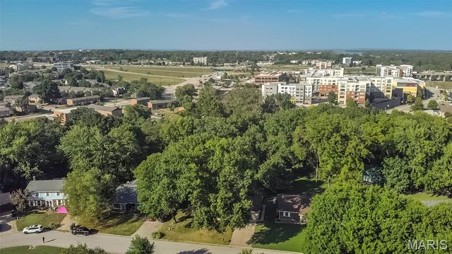 21 San Carlos Drive, St Charles, MO 63303