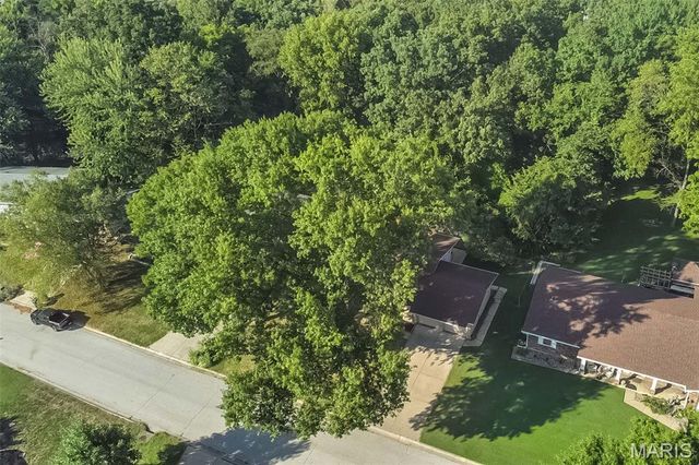 21 San Carlos Drive, St Charles, MO 63303