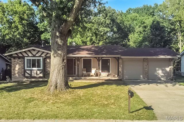 21 San Carlos Drive, St Charles, MO 63303