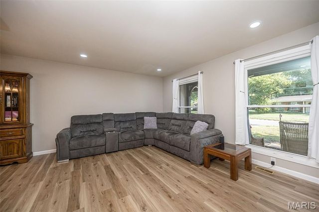 21 San Carlos Drive, St Charles, MO 63303