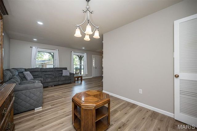 21 San Carlos Drive, St Charles, MO 63303