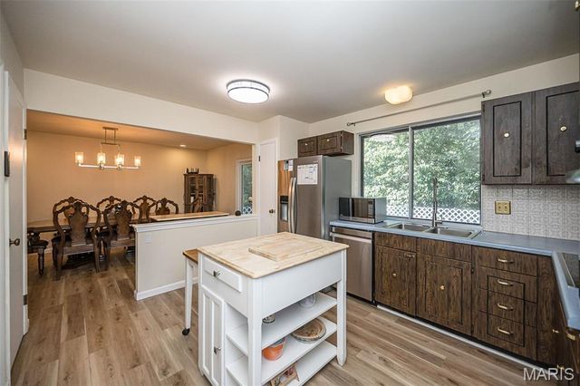 21 San Carlos Drive, St Charles, MO 63303
