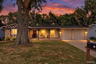 21 San Carlos Drive, St Charles, MO 63303