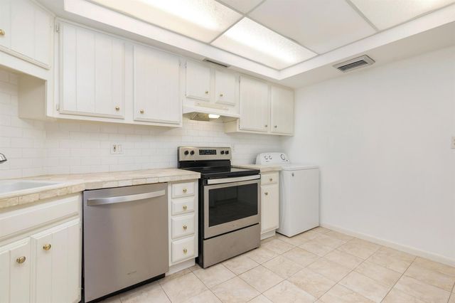 2000 Presidential Way 206, West Palm Beach, FL 33401