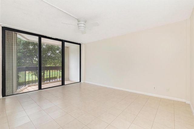 2000 Presidential Way 206, West Palm Beach, FL 33401