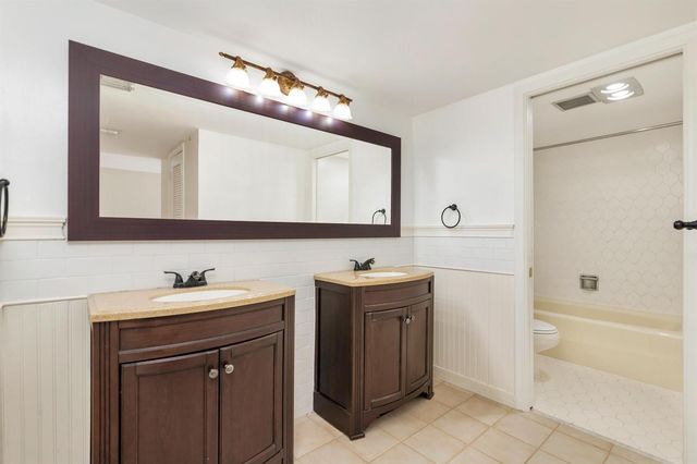 2000 Presidential Way 206, West Palm Beach, FL 33401