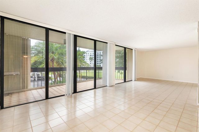 2000 Presidential Way 206, West Palm Beach, FL 33401