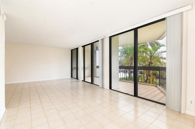 2000 Presidential Way 206, West Palm Beach, FL 33401