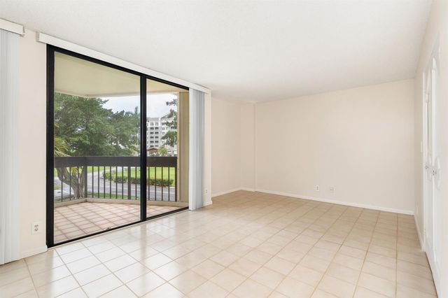 2000 Presidential Way 206, West Palm Beach, FL 33401