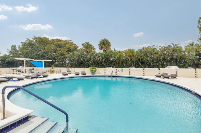 2000 Presidential Way 206, West Palm Beach, FL 33401