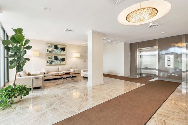2000 Presidential Way 206, West Palm Beach, FL 33401