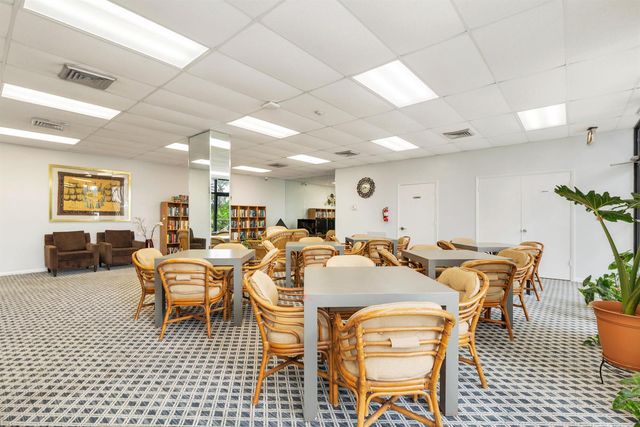 2000 Presidential Way 206, West Palm Beach, FL 33401