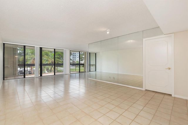 2000 Presidential Way 206, West Palm Beach, FL 33401
