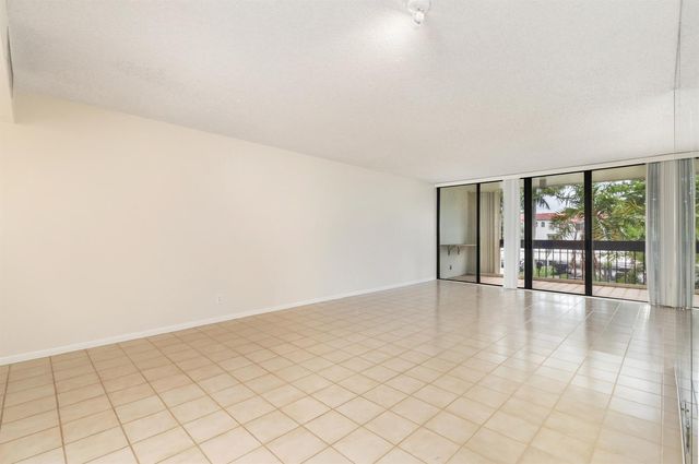 2000 Presidential Way 206, West Palm Beach, FL 33401