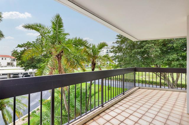 2000 Presidential Way 206, West Palm Beach, FL 33401