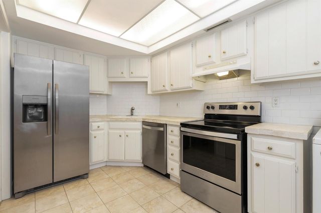 2000 Presidential Way 206, West Palm Beach, FL 33401