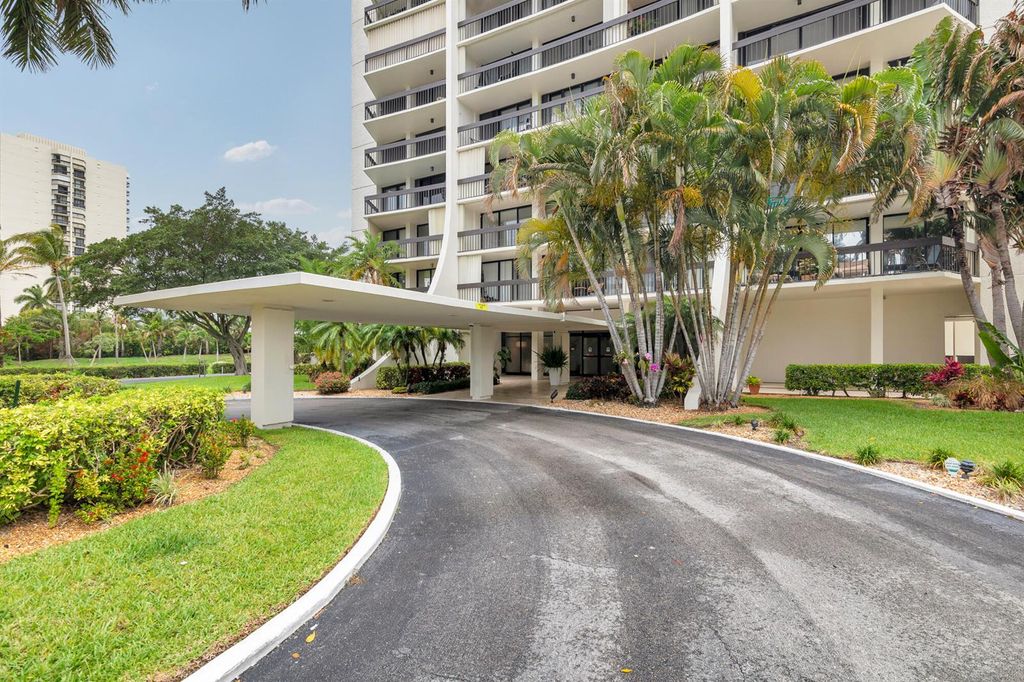 2000 Presidential Way 206, West Palm Beach, FL 33401