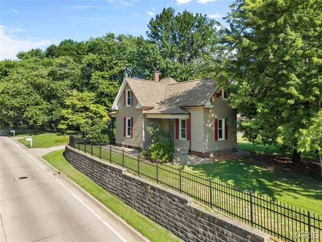 683 Glen Crossing Road, Glen Carbon, IL 62034