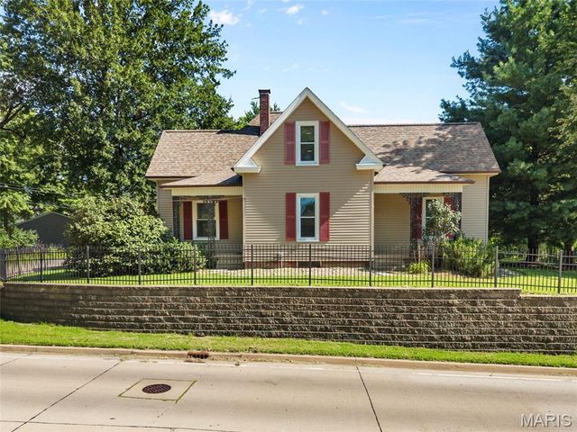683 Glen Crossing Road, Glen Carbon, IL 62034