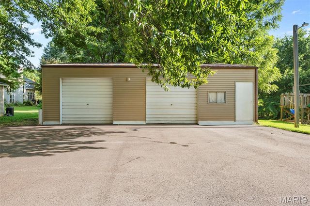 683 Glen Crossing Road, Glen Carbon, IL 62034
