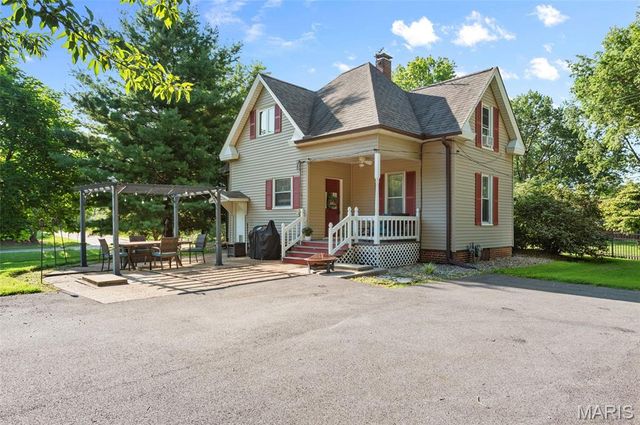 683 Glen Crossing Road, Glen Carbon, IL 62034