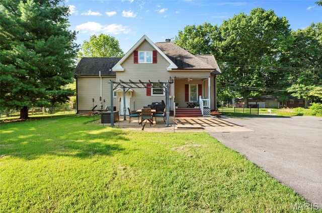 683 Glen Crossing Road, Glen Carbon, IL 62034