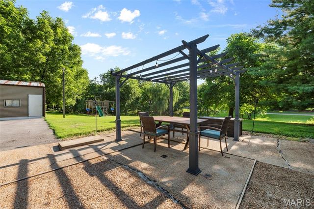 683 Glen Crossing Road, Glen Carbon, IL 62034