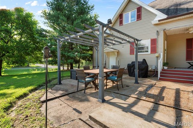 683 Glen Crossing Road, Glen Carbon, IL 62034