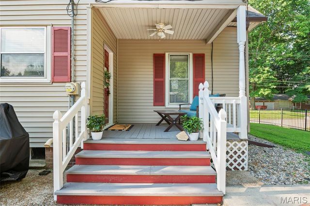 683 Glen Crossing Road, Glen Carbon, IL 62034