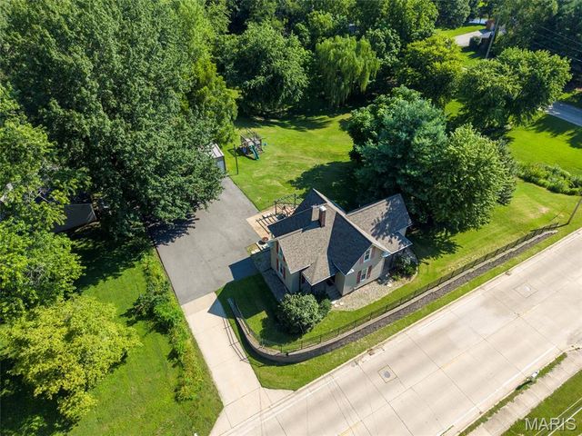 683 Glen Crossing Road, Glen Carbon, IL 62034