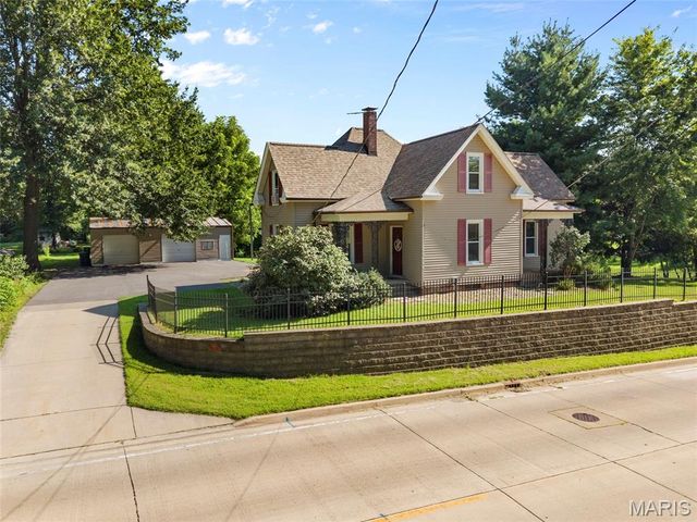 683 Glen Crossing Road, Glen Carbon, IL 62034